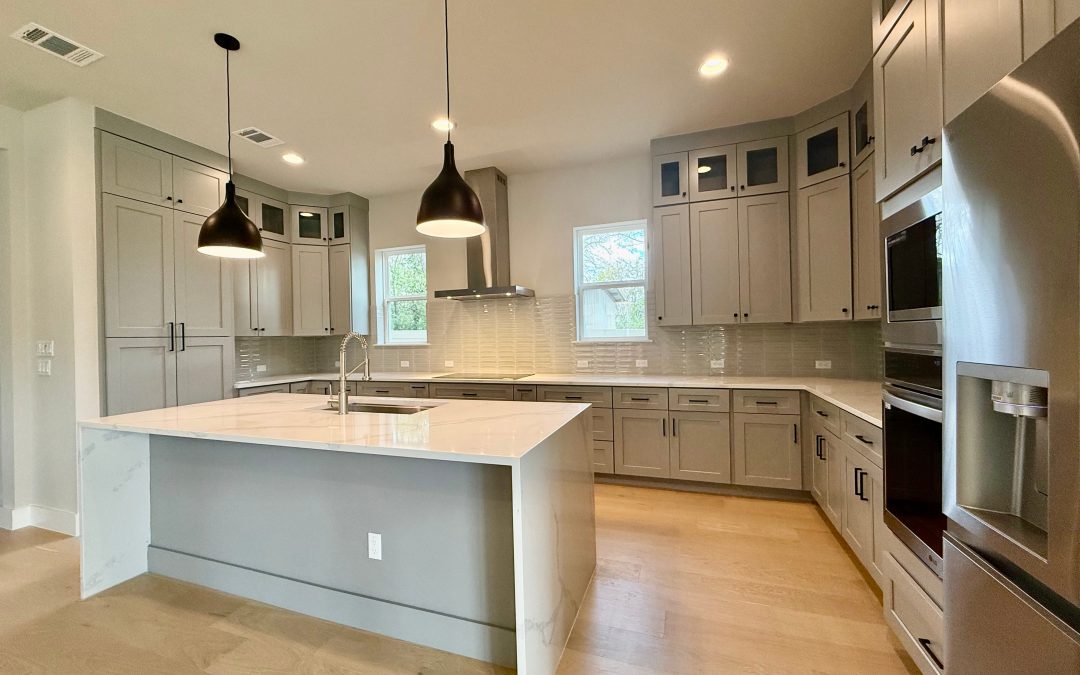 Modern Kitchen Cabinets in Austin: Handleless, Soft-Close & Smart Storage Explained